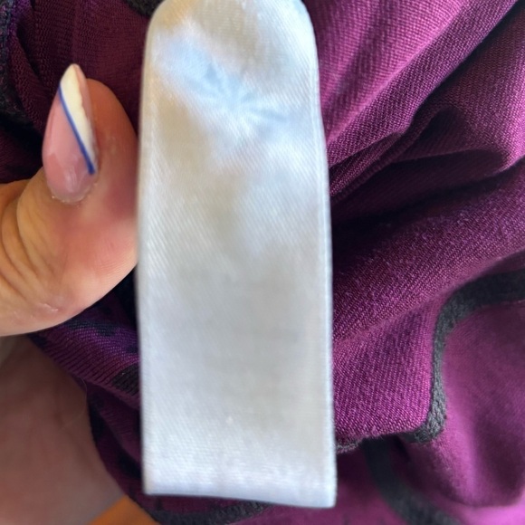 Athleta capris length women’s leggings size medium. Purple with black pattern. - Picture 8 of 10